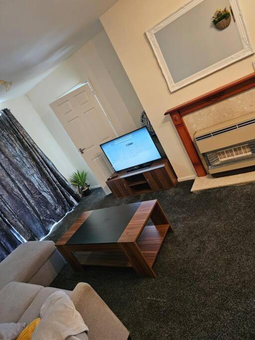 Warm Contractor-friendly Apartment *