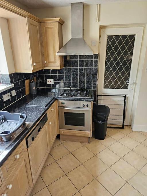 Warm Contractor-friendly Apartment *
